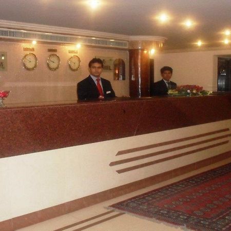 Hotel Crown Plaza Lahor Kültér fotó